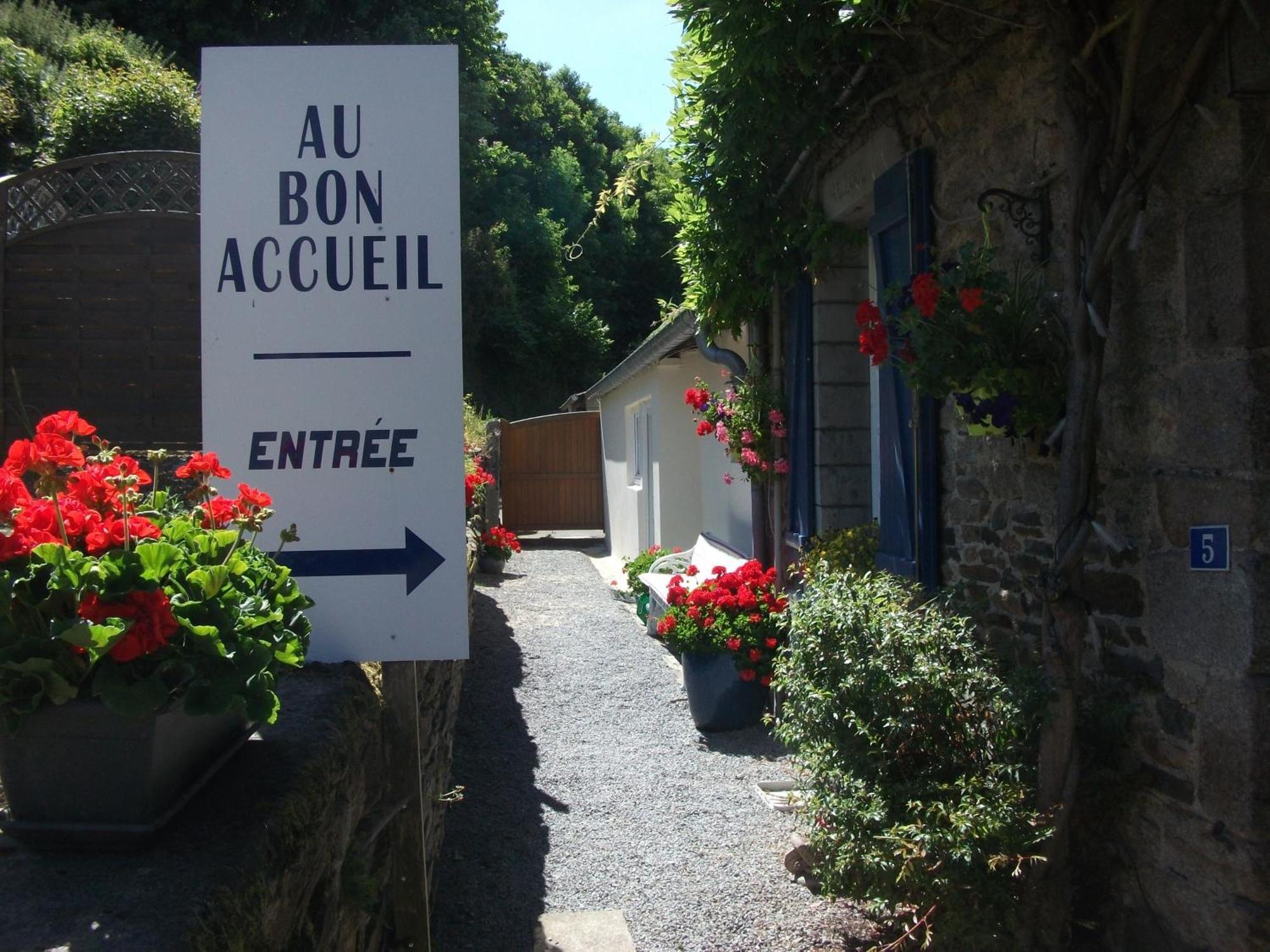 Bed and Breakfast Au Bon Accueil Saint-Marcan Экстерьер фото
